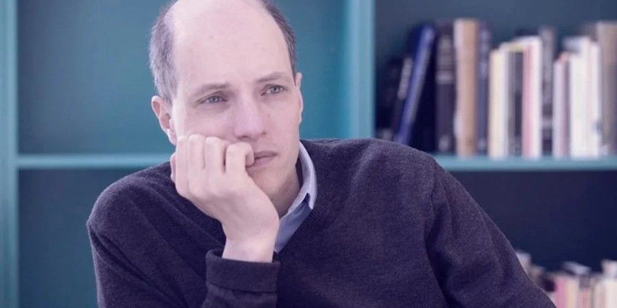 آلن دوباتن نویسنده کتابهای روانشناسی