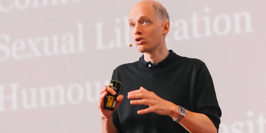 آلن دوباتن نویسنده روانشناسی