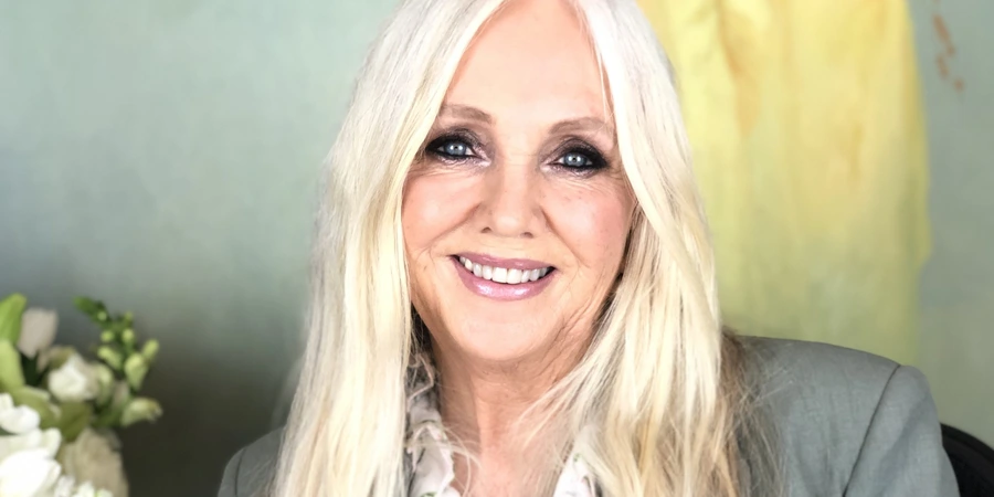 راندا برن نویسنده کتابهای راز و روانشناسی